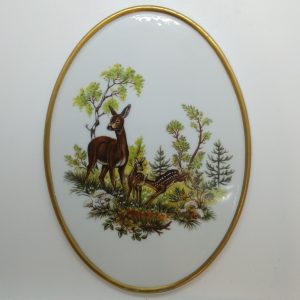 Porslinsplatta med rådjursmotiv