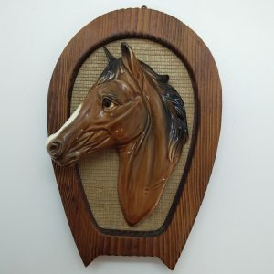 Porslinsrelief hästhuvud