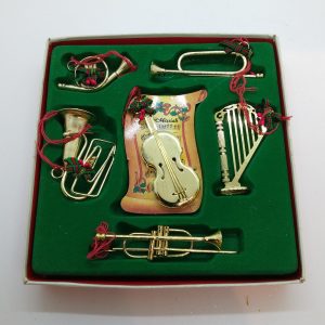 Hängen i mässing instrument