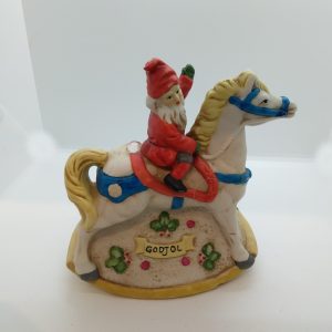 Jultomte på gunghäst