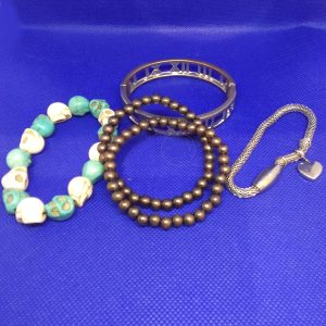 Armband div 15:-