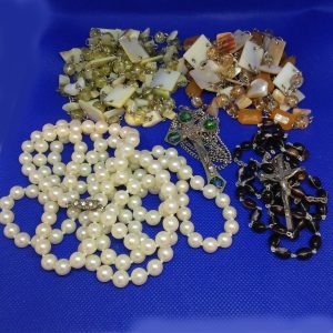 Halsband diverse 30:-