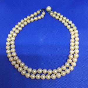 Halsband dubbelradigt i pärlor
